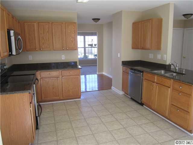 3736 Brookchase Ln, Charlotte, NC 28205