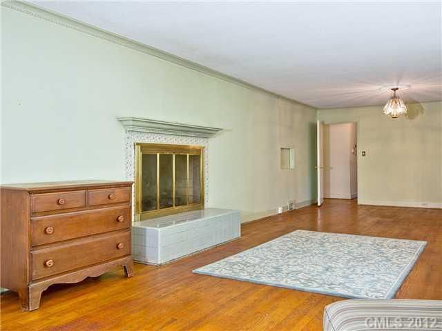 4825 Carmel Park Dr, Charlotte, NC 28226