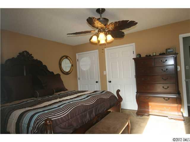 105 Old Granite Ct, Gastonia, NC 28056