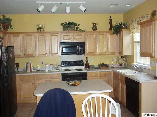 2419 Windsor Chase Dr, Matthews, NC 28105