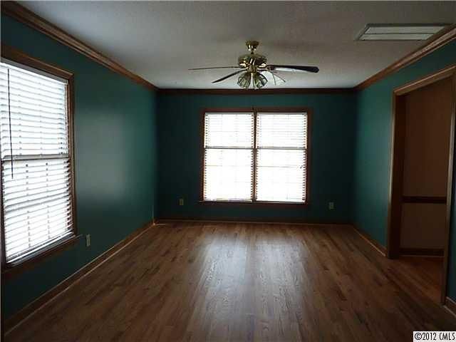 2224 Londonderry Dr, Gastonia, NC 28056