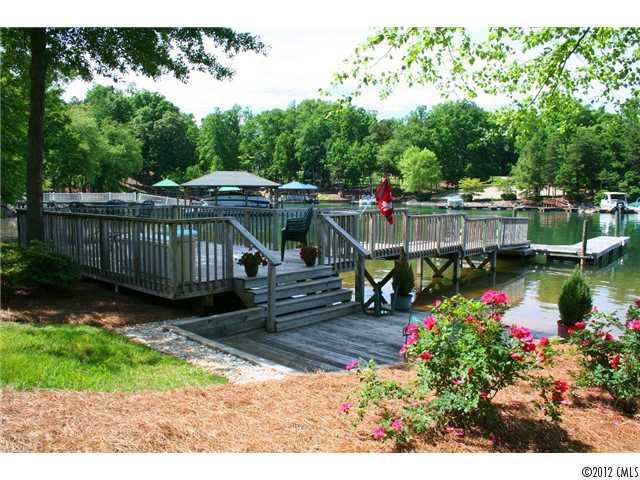 8111 Bay Pointe Dr, Denver, NC 28037