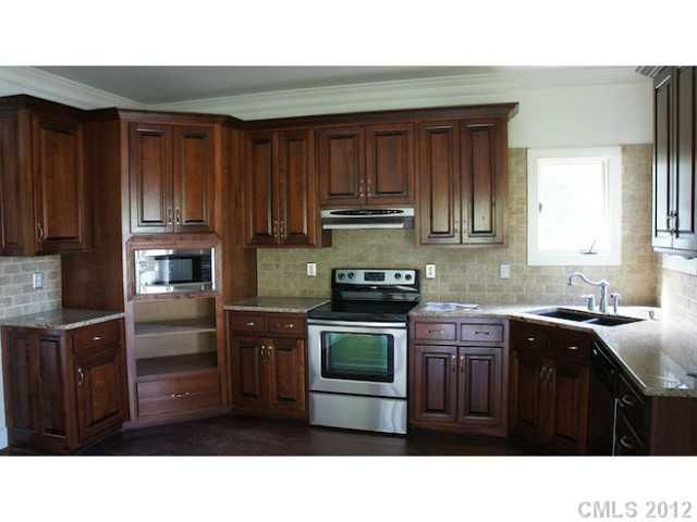 6033 Highview Rd, Matthews, NC 28104
