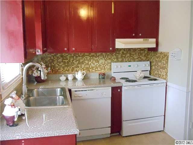 1350 Fox Run Dr, Charlotte, NC 28212