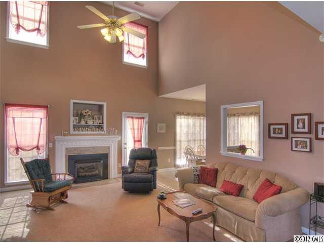 14822 Middlesborough Dr, Matthews, NC 28104