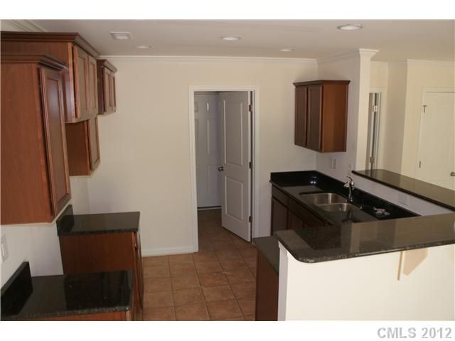 842 Rook Rd, Charlotte, NC 28216