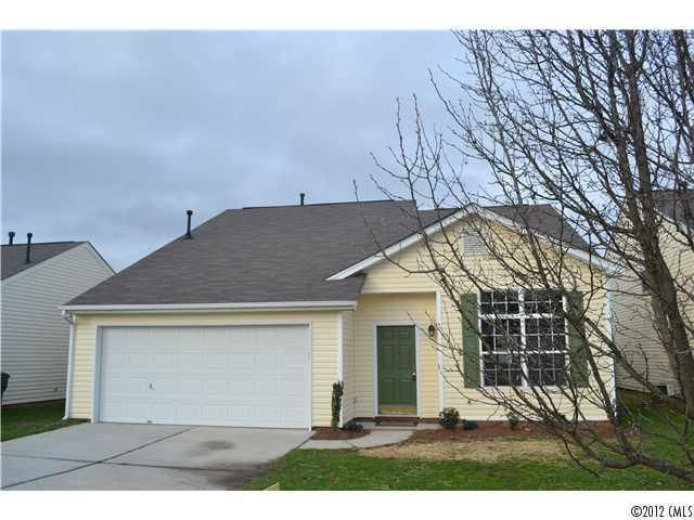 1455 Summer Coach Dr, Charlotte, NC 28216