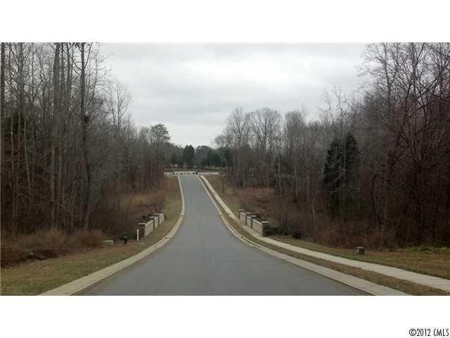 6187 Fox Chase Dr, Davidson, NC 28036