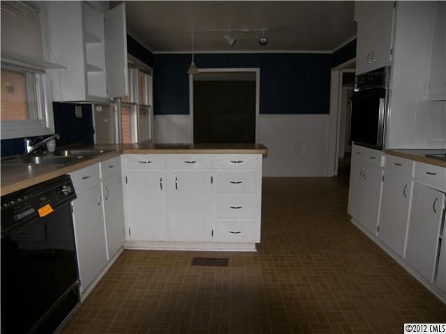 1816 Sunset Rd, Charlotte, NC 28216