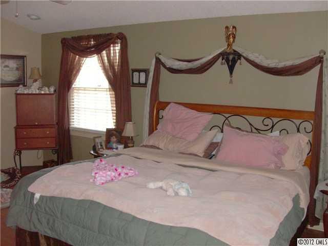 106 Frances Ct, Gastonia, NC 28056