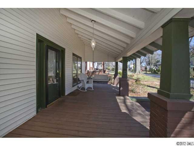233 S Academy St, Mooresville, NC 28115