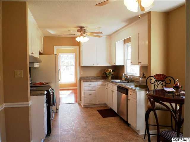 7548 Walnut Wood Dr, Charlotte, NC 28227