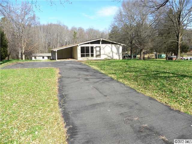 2215 Mclean Rd, Charlotte, NC 28213