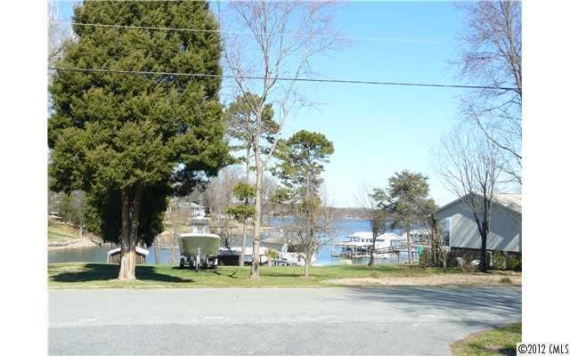 5274 Channel Dr, Sherrills Ford, NC 28673