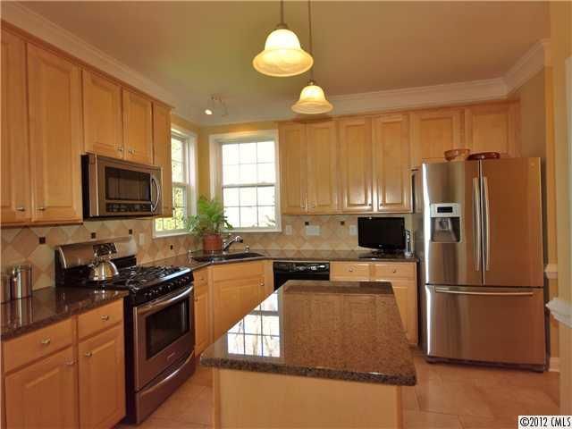 9901 Glencrest Dr, Huntersville, NC 28078