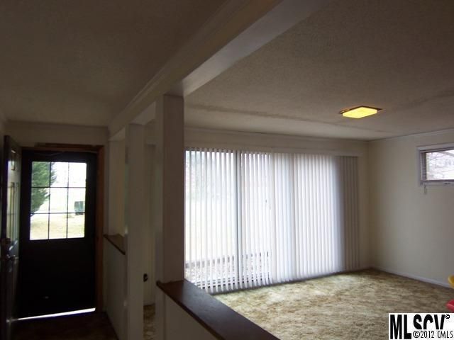 975 NE 9th Avenue Dr, Hickory, NC 28601