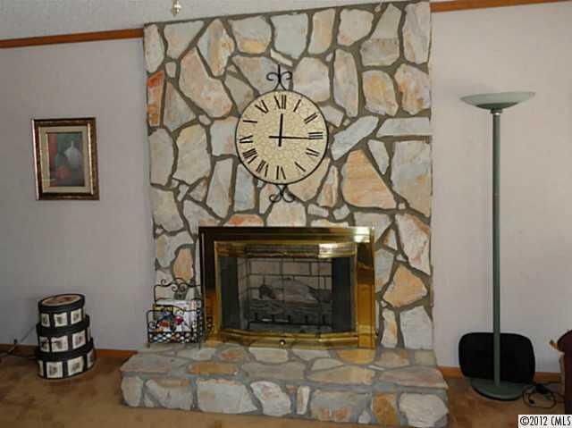 601 Sandycrest Dr, Cherryville, NC 28021