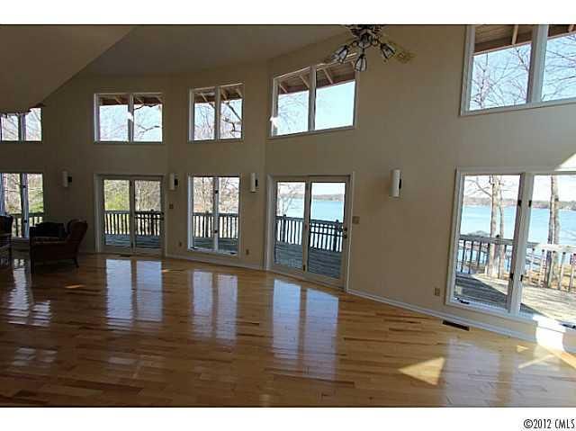 9588 Riviera Dr, Sherrills Ford, NC 28673