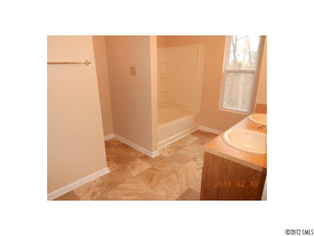 6022 Blue Ash Ln, Charlotte, NC 28215