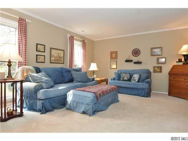 9711 Hinson Dr, Matthews, NC 28105