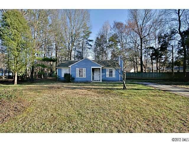 6515 Oak Hollow Dr, Charlotte, NC 28227