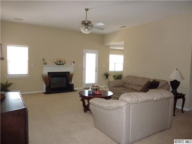 326 Linsbury Ct, Gastonia, NC 28056