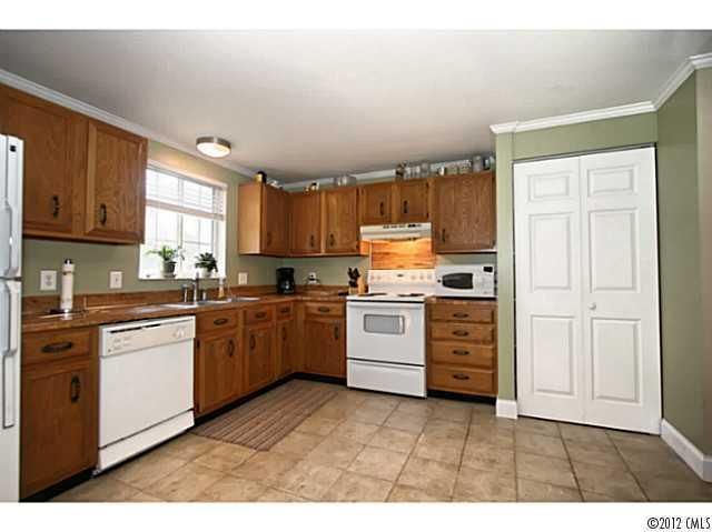 6601 Rollingridge Dr, Charlotte, NC 28211
