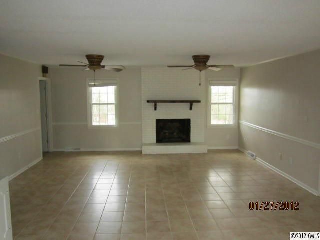 577 SE Foxwood Dr, Concord, NC 28025