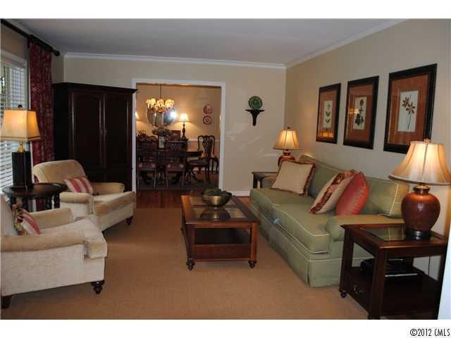1301 Redcoat Dr, Charlotte, NC 28211
