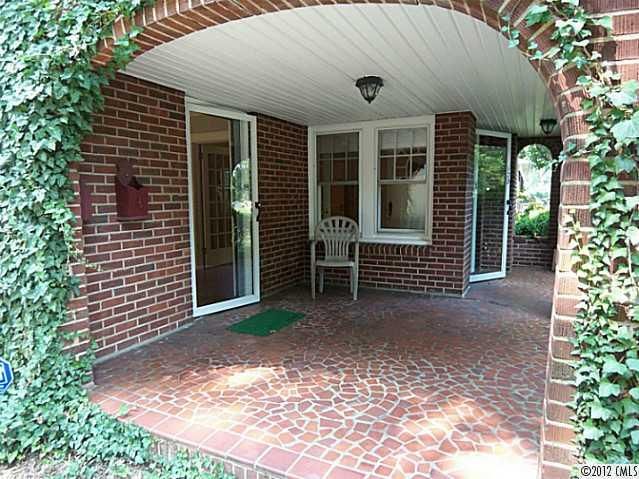 523 NW 4th St, Hickory, NC 28601