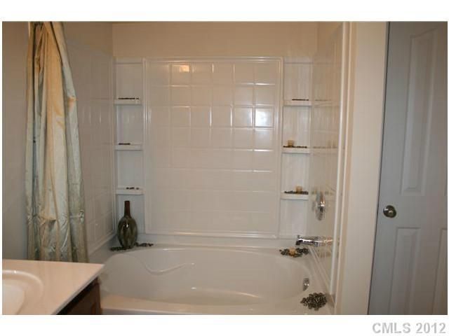 6235 Thompson Brook Ln, Charlotte, NC 28212