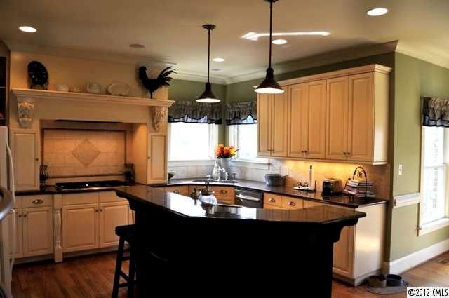 713 Clifden Dr, Matthews, NC 28104
