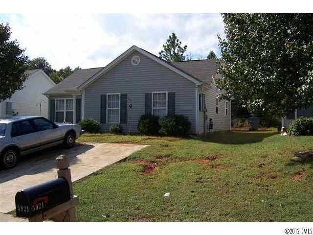 5917 Hamilton Oaks Dr, Charlotte, NC 28216