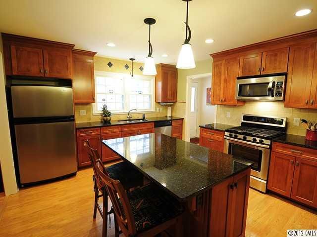 1806 Summerhill Dr, Charlotte, NC 28212