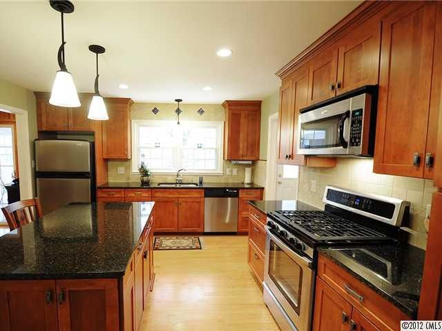 1806 Summerhill Dr, Charlotte, NC 28212