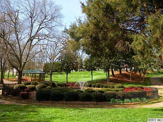 1066 Garibaldi Ridge Ct, Belmont, NC 28012