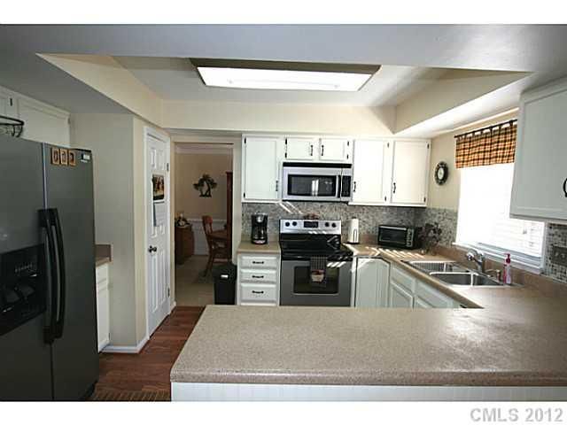 2529 Carriage Crossing Dr, Matthews, NC 28105