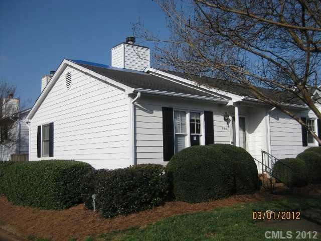 5914 Crape Myrtle Ln, Charlotte, NC 28216