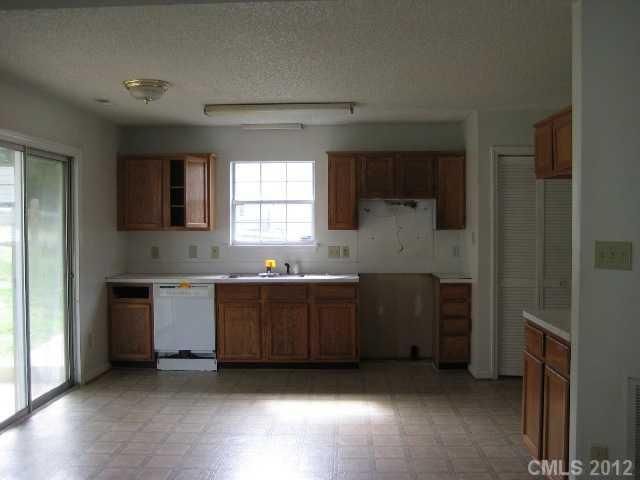 1217 Eagles Landing Dr, Charlotte, NC 28214