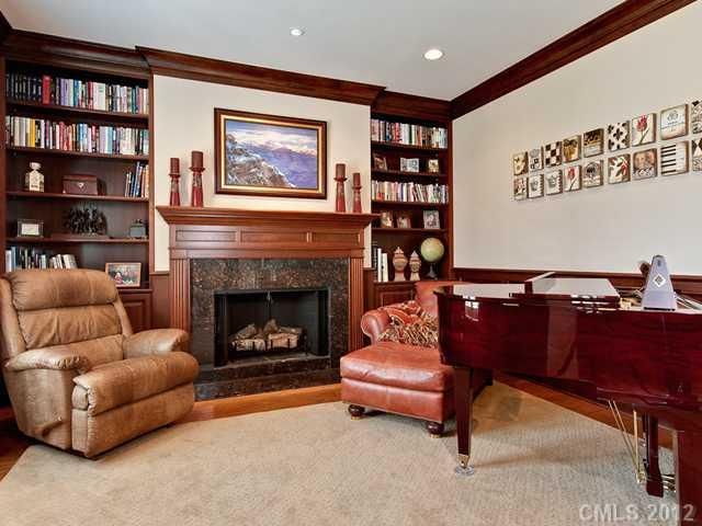 5511 Carmel Park Dr, Charlotte, NC 28226