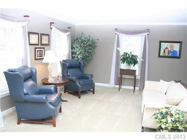 1100 Heatherloch Dr, Gastonia, NC 28054