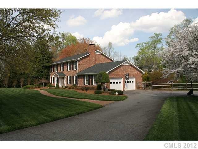 1100 Heatherloch Dr, Gastonia, NC 28054