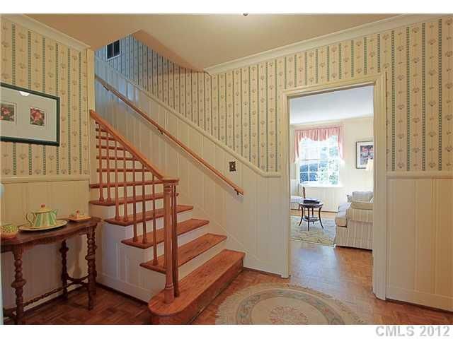 683 Llewellyn Pl, Charlotte, NC 28207