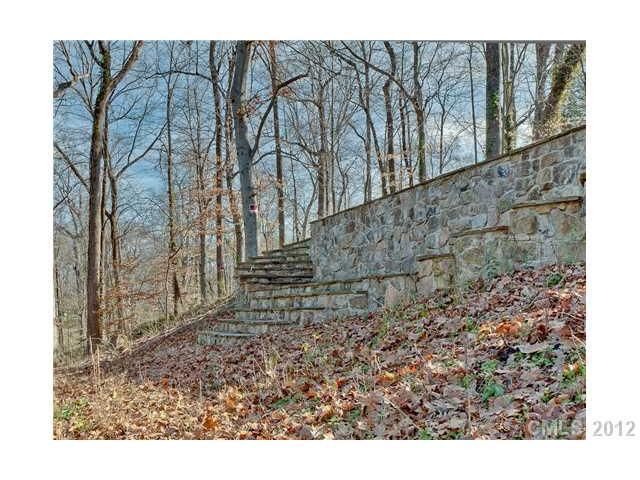 2039 Stonebridge Ln, Charlotte, NC 28207