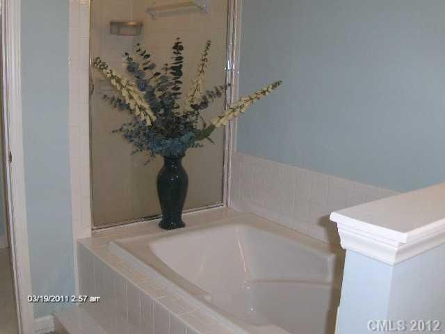10325 Johns Towne Dr, Charlotte, NC 28210