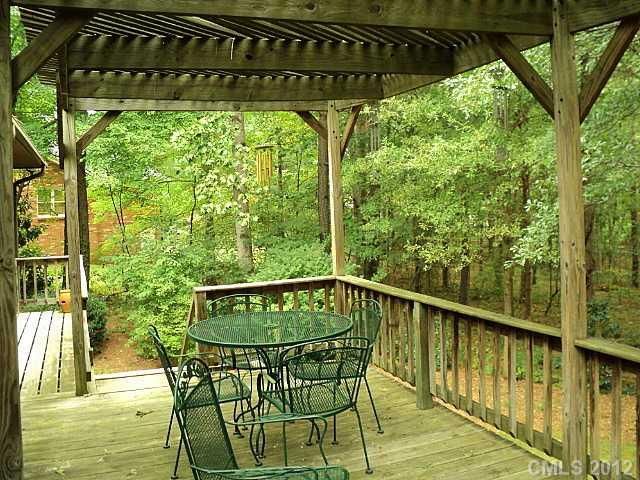 302 Julia Dr, Lincolnton, NC 28092