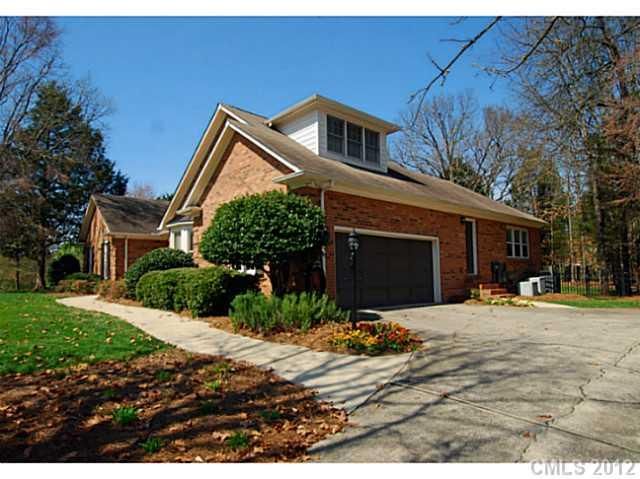 2216 Ashcliff Ln, Charlotte, NC 28270