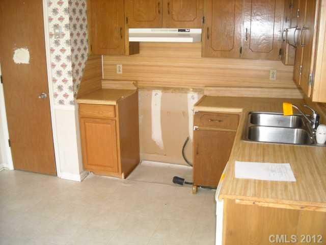 1037 Pinafore Dr, Charlotte, NC 28212