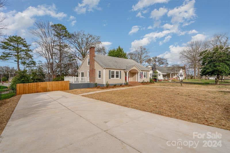 216 Glendale Ave, Mount Holly, NC 28120