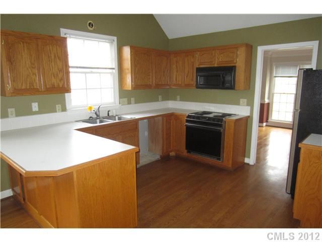 9126 Brocklehurst Ln, Charlotte, NC 28215
